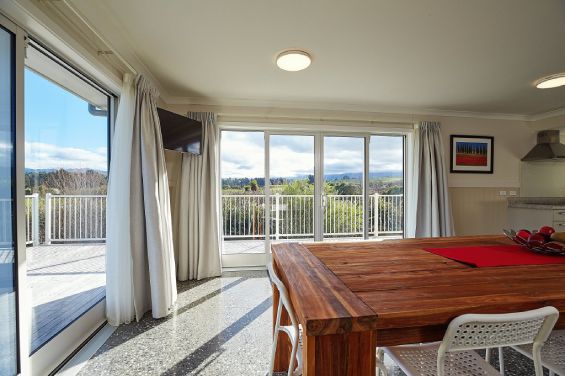 GB - Accommodation for Groups - dining room