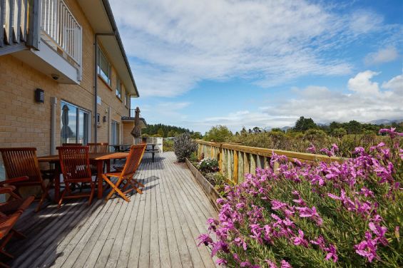 GB - Accommodation for Groups - deck